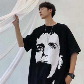 【หุ้น】ชาย เสื้อยืด สั้น Oversize การ์ตูน พิมพ์ แนวสตรีท ผู้ชาย ผู้หญิง เสื้อผ้า คู่ลำลอง แขน สั้น เสื้อ ยืด แนวสตรีทเสื้