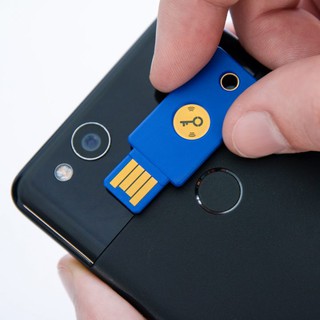 ภาพขนาดย่อของภาพหน้าปกสินค้าYubiKey Security Key NFC (Yubico) ปกป้อง Binance, Gmail, YouTube, Facebook(AnB Smart Tech)FIDO2ใช้คู่กับ Ledger Nano x จากร้าน anbsmarttech บน Shopee