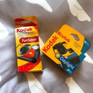 ภาพขนาดย่อของภาพหน้าปกสินค้ากล้องฟิล์มใช้แล้วทิ้ง Kodak daylight & Funsaver จากร้าน store.gloryy บน Shopee