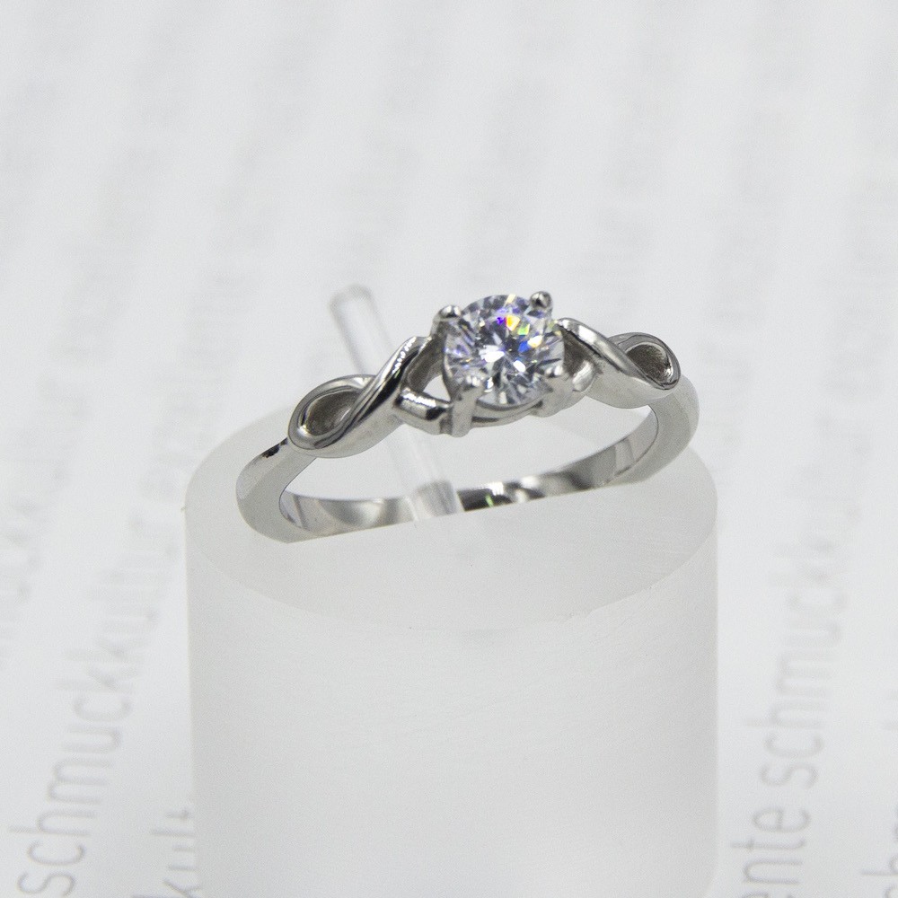 ภาพหน้าปกสินค้าStar Jewelry แหวนผู้หญิง แหวนแฟชั่น แหวนสแตนเลส (เกรดเครื่องมือแพทย์) ประดับเพชร CZ รุ่น RA3007-RR