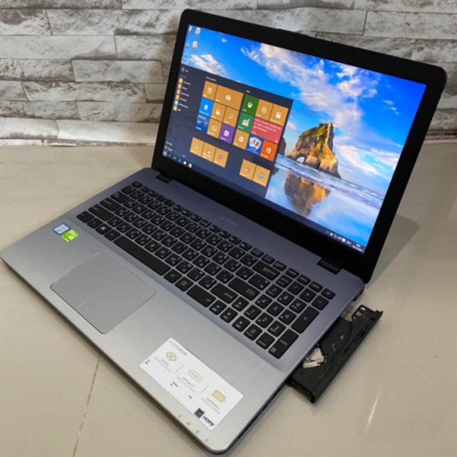 Asus VivoBook X542U core i5 gen 8 การ์ดจอแยก 2 GB จอ 15.6 นิ้ว โน๊ตบุ๊ค