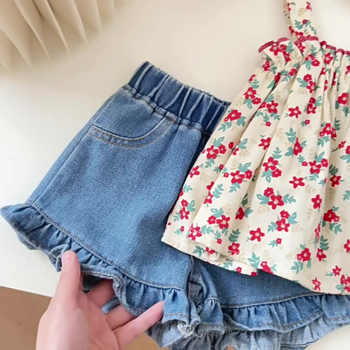 girls-suit-2023-new-summer-fashion-girls-korean-version-comfortable-foreign-style-suspenders-cute-shorts-two-piece-set