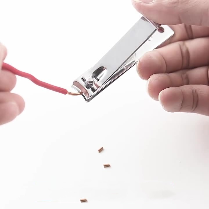 กรรไกรตัดเล็บ-2-ชิ้นไกรตัดเล็บสแตนเลส-ทำความสะอาดเล็บมือ-เล็บเท้า-สีขาว-ที่ตัดเล็บ-พร้อมปลอกเก็บเศษเล็บ-ไร้สนิม-nail-clipper