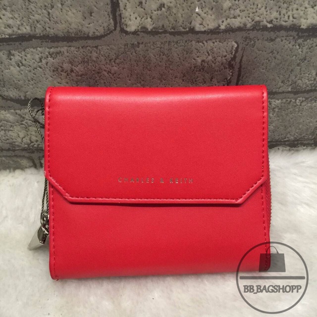 charles-amp-keith-small-classic-wallet-สีแดง-outlet