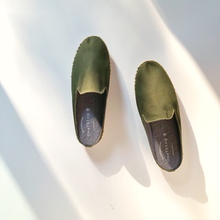 ภาพขนาดย่อของภาพหน้าปกสินค้า(จัดส่ง 3ธค -หากมีพร้อมส่งจัดได้เลย) รองเท้าทรงสลิปเปอร์ Slippers Colorful by oneth1ng จากร้าน oneth1ng บน Shopee