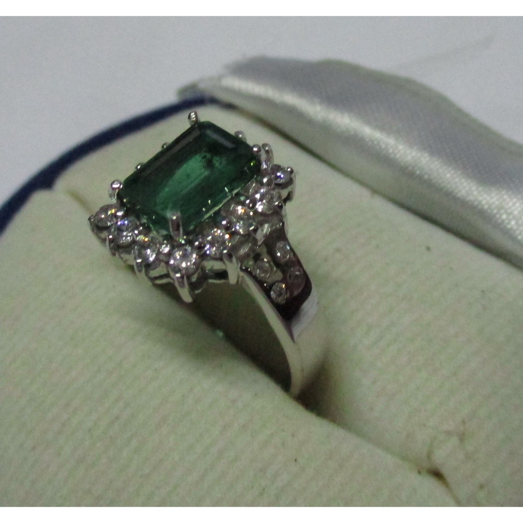 แหวนพลอยมรกตแท้สี่เขียวเข้ม1-35กระรัต6x8มมล้อมเพชรสวีสตัวเรือนเงินเคลือบทองคำขาวไซตืแหวน52ปรับขนาดฟรี