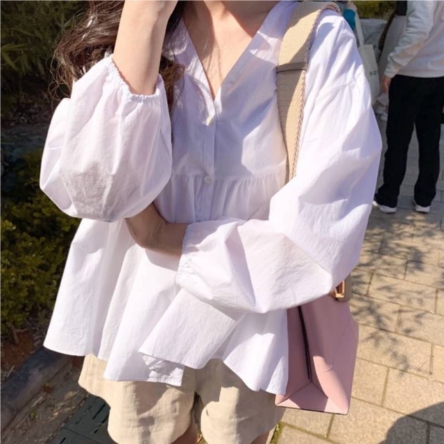 korean-fluffy-long-sleev-เสื้อคอวีแขนยาวสีขาว