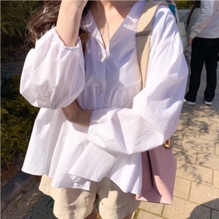 Korean fluffy long sleev เสื้อคอวีแขนยาวสีขาว