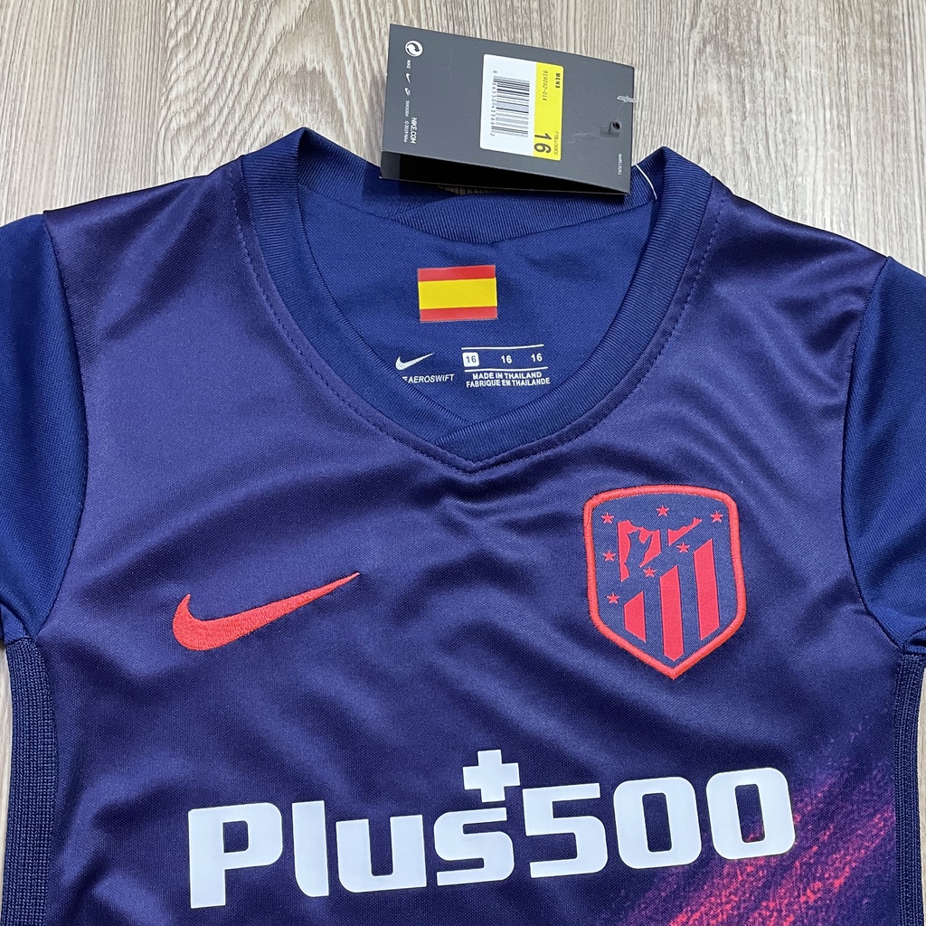ภาพหน้าปกสินค้าชุดฟุตบอลเด็ก เสื้อทีม At Madrid ซื้อครั้งเดียวได้ทั้งชุด (เสื้อ+กางเกง) ตัวเดียวในราคาส่ง สินค้าเกรด AAA จากร้าน a3afight บน Shopee