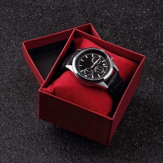 ภาพขนาดย่อของภาพหน้าปกสินค้ากล่องเก็บนาฬิกาข้อมือขนาดเล็ก จากร้าน marvelousworld.th บน Shopee