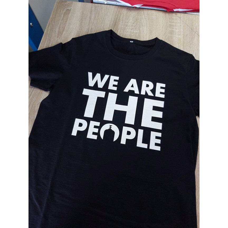 เสื้อยืด-ลาย-we-are-the-people-แฮชแท็ก-hashtag-trend-twitter-facebook-การเมือง-ประชาธิปไตย-tshirt-democracy