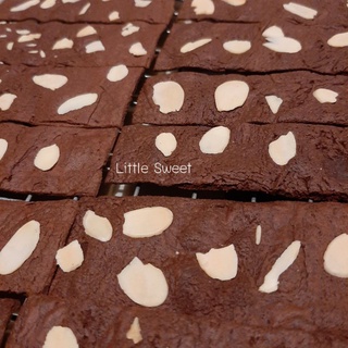 ภาพขนาดย่อของภาพหน้าปกสินค้าบราวนี่กรอบ Brownie cracker จากร้าน littlecutie บน Shopee ภาพที่ 4