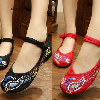 ภาพหน้าปกสินค้ารองเท้าผ้าใบปักลายดอกไม้สไตล์จีนสำหรับผู้หญิง ที่เกี่ยวข้อง