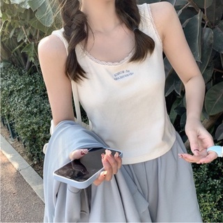 เสื้อกล้ามผู้หญิง รุ่น E010 เสื้อแขนกุด คอเว้า เเต่งขอบระบาย ผ้ายืดหยุ่น ทรงเข้ารูป เสื้อสายเดี่ยว เเฟชั่น ลายปัก