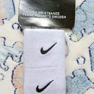 ภาพขนาดย่อของภาพหน้าปกสินค้าNike รัดข้อมือ ไนกี้ Nike Swoosh wristbandsโยคะ ออกกำลังกาย เช็ดเหงื่อ ฟิตเนส fitness จากร้าน newfitness บน Shopee ภาพที่ 2