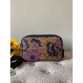 (ผ่อน0%) กระเป๋าสะพายข้าง JES CROSSBODY IN SIGNATURE CANVAS WITH KAFFE FASSETT PRINT (COACH C2799) ลายซี พิมพ์ลายดอกไม้