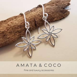 Amata &amp; CoCo ต่างหูเงินแบบห้อยรูปดอกไม้ ACKE607