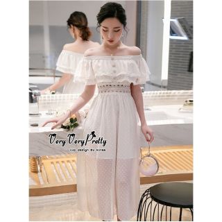 Elegant white long dress off the shoulder chiffon fabric evening dress Style Korea
เดรสยาวเปิดไหล่สีขาวงานสวยหรูสไ