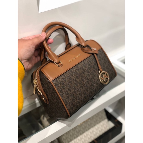 new-mk-หมอนมินิ-รุ่นใหม่ล่าสุด-michael-kors-mk-travel-xs-duffle-xbody