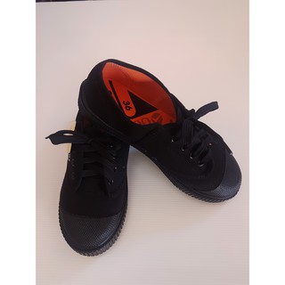 ภาพขนาดย่อของภาพหน้าปกสินค้ารองเท้าผ้าใบ รองเท้านักเรียน Gold city สีดำ จากร้าน knotza2811 บน Shopee