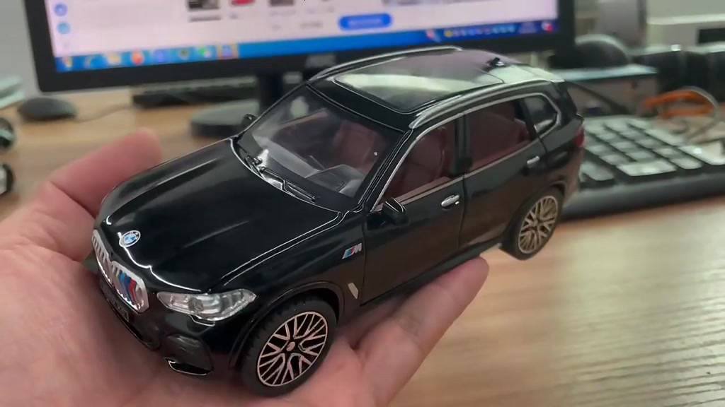 โมเดลรถ-bmw-x5-โมเดลรถสวย-รถซิ่ง-รถเเข่ง-motor-sport-ประตูเปิดได้ทุกจุด-มีไฟ-มีเสียงสตาร์ท-รายละเอียดสวยสมจริง-ทุกมุมมอง