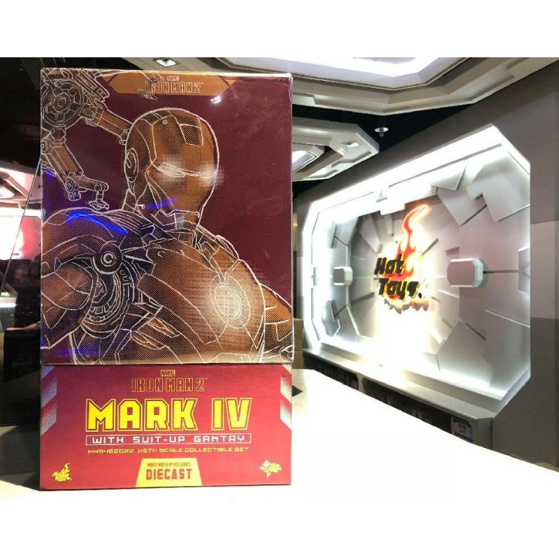 Hot Toys MMS462D22 IRON MAN MARK IV WITH SUIT-UP GANTRY