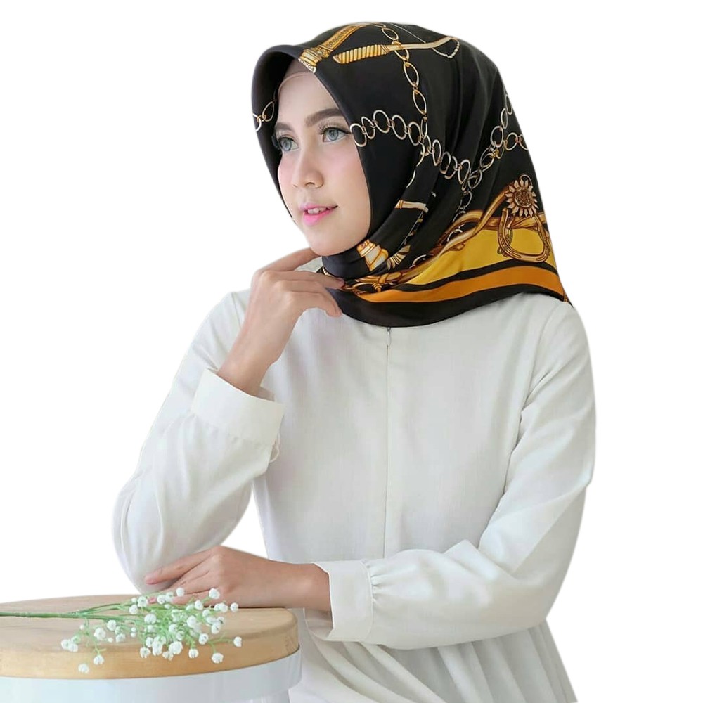 ภาพหน้าปกสินค้าสี ดำ-ซาตินพิมพ์ผ้าไหมใหม่มุสลิมฮิญาบขนาดใหญ่ 90 * 90 ซม. แฟชั่นดอกไม้เงาสตรีผู้หญิงผ้าคลุมไหล่90ซม. (35.4 นิ้ว)