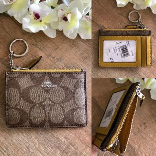 🎀 กระเป๋าใส่บัตร แบบบาง สีน้ำตาลลายซีเหลือง COACH F16107 MINI SKINNY ID CASE IN SIGNATURE CANVAS KHAKI FLAX/SILVER