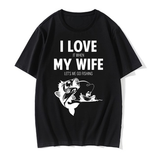 เสื้อยืด พิมพ์ลาย I Love If My Wife Lets Me Go Fishing สุดเท่ เหมาะกับของขวัญวันเกิด สําหรับแฟนสามี