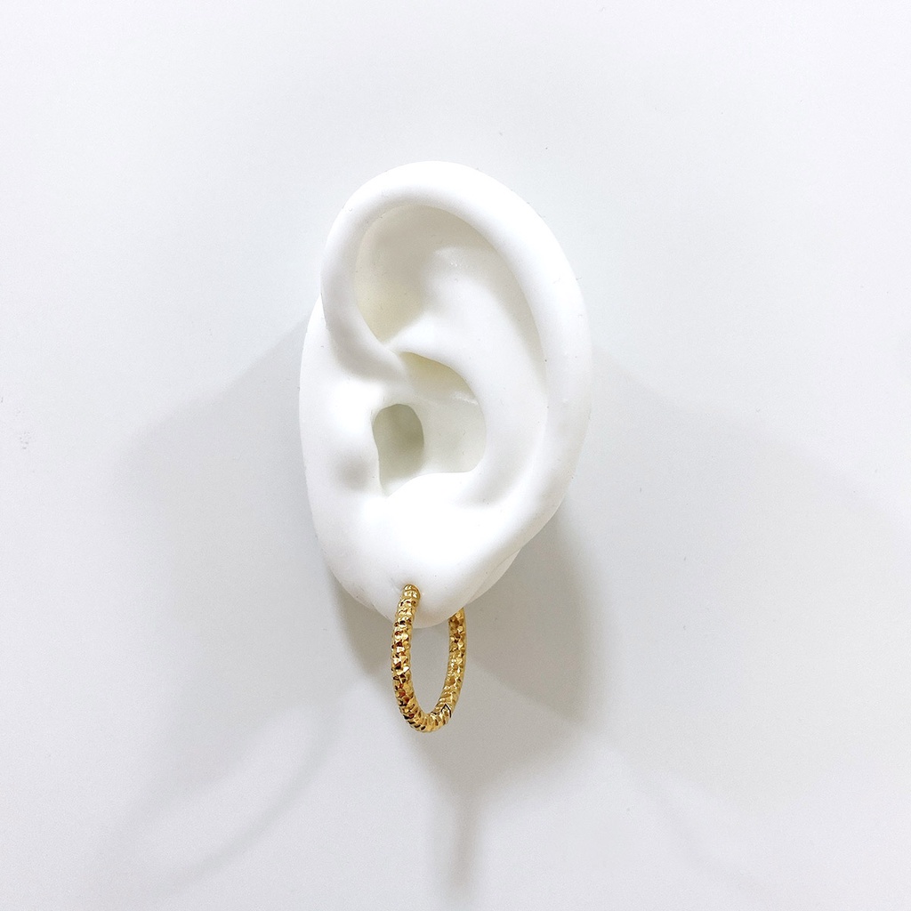 byyum-handmade-products-in-korea-surgical-ring-earrings-with-cut-design