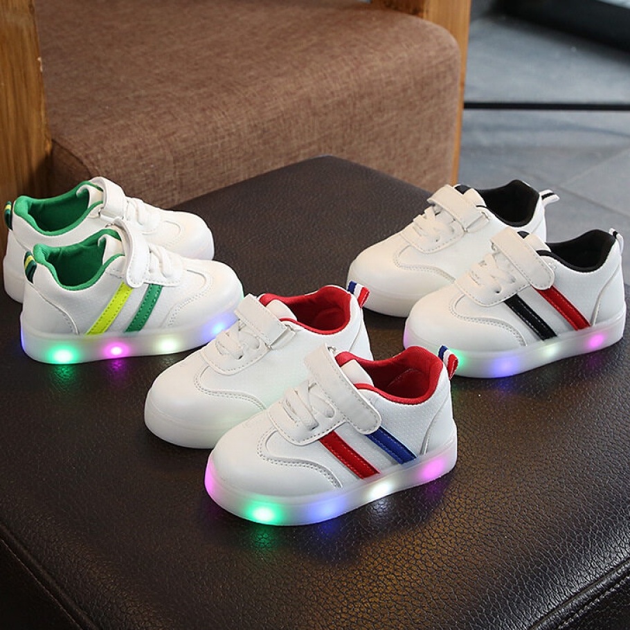 ภาพหน้าปกสินค้ารองเท้าสำหรับเด็ก พร้อมไฟ LED รองเท้าผ้าใบเรืองแสง SJ4144 จากร้าน florida228.th บน Shopee