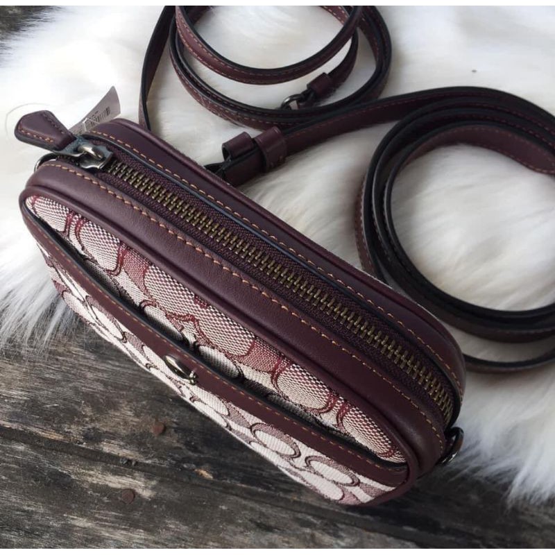 สด-ผ่อน-คาดอก-coach-f38687-ivie-convertible-belt-bag-in-signature-jacquard-bq-raspberry