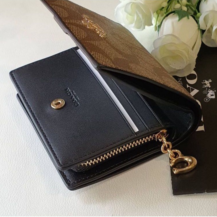 สด-ผ่อน-กระเป๋าใส่บัตร-สีน้ำตาล-ใส่แบงค์ได้-coach-c3309-snap-wallet-in-signature-canvas