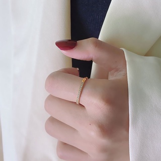 สินค้า แหวนเหล็กไทเทเนียม ฝังเพชร ทรงกลม สไตล์เกาหลี เรียบง่าย เครื่องประดับคู่รัก สําหรับผู้หญิง
