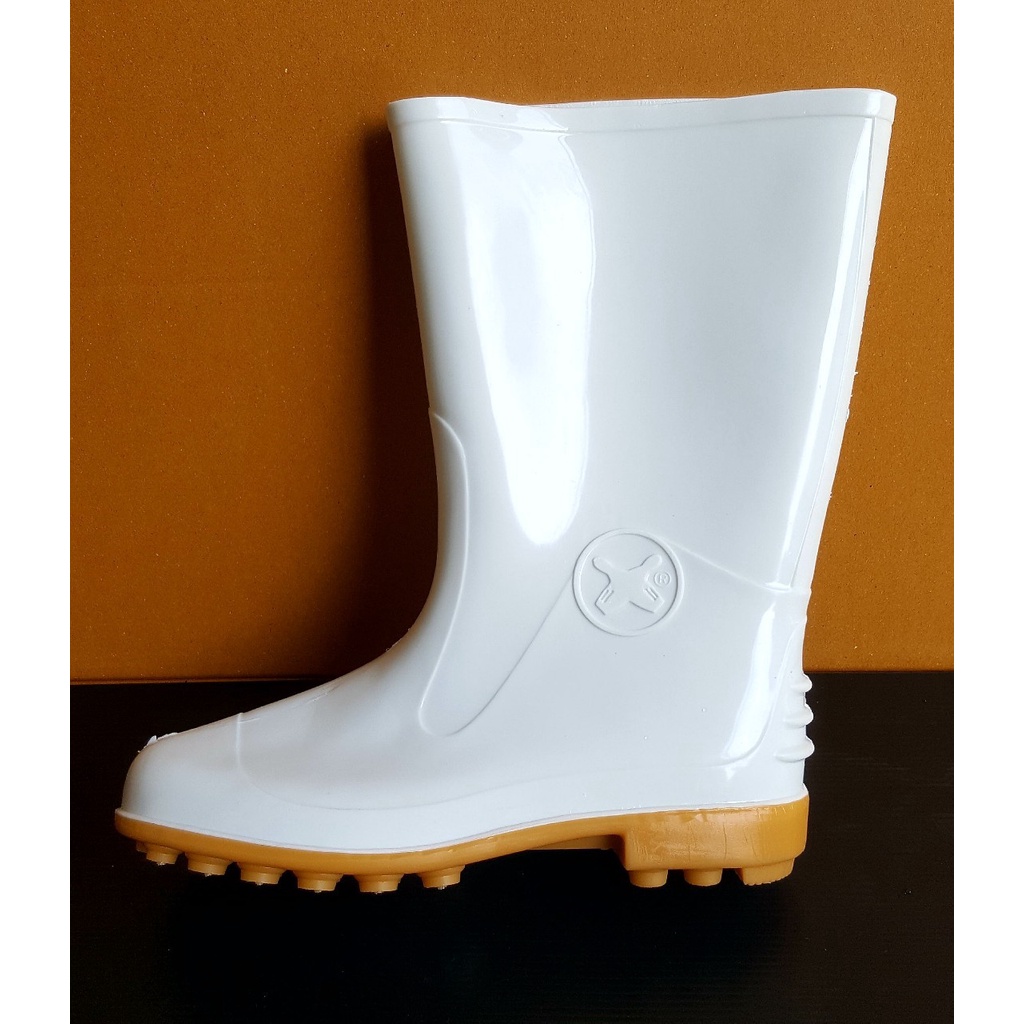 ภาพสินค้ารองเท้าBowling รองเท้าบูทสีขาว สูง12",14" พื้นยางดิบ ไซส์9.5-12 จากร้าน sposatornnoom บน Shopee ภาพที่ 1