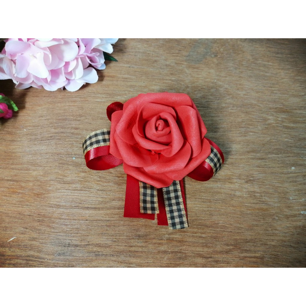 ช่อดอกไม้-ปัจฉิม-เข็มกลัดติดเสื้อ-กุหลาบแดง-งานแต่งงาน-ที่ติดเสื้อ-เข็มกลัดกุหลาบ-ดอกไม้ติดเสื้อ-ของแจกที่ระลึก