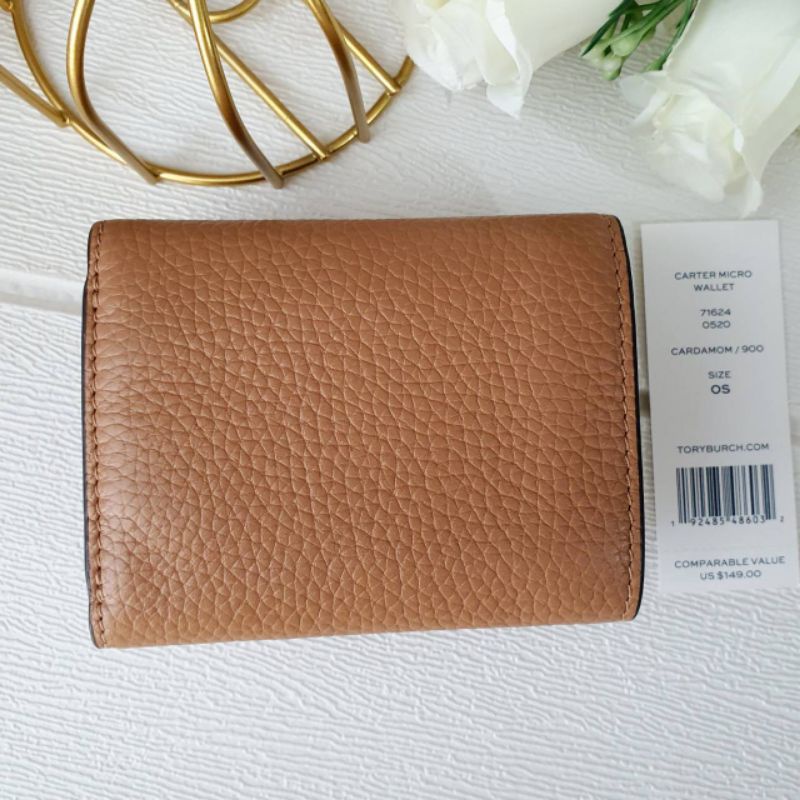 สด-ผ่อน-กระเป๋าสตางค์-3-พับ-ใบสั้น-สีน้ำตาล-71624-tory-burch-carter-micro-wallet-สี-cardamom