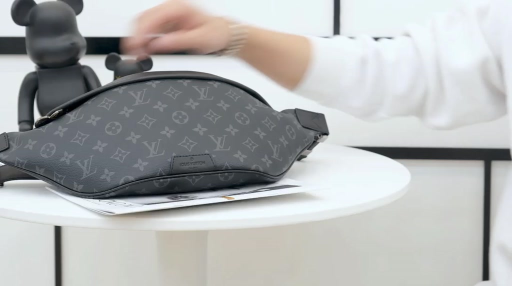 หลุยส์วิตตอง-louis-vuitton-discovery-กระเป๋าคาดเอว