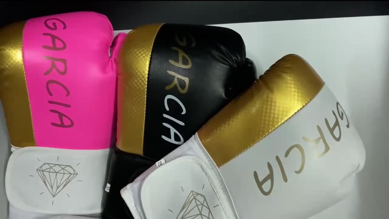 10ออนซ์-นวมมืออาชีพ-คุณภาพดีมาก-นวมชกมวยboxing-gloves-เป้าล่อ-นวมมวย-นวม