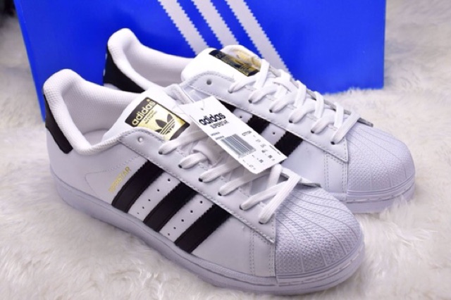 adidas-superstar-รุ่นอมตะ-สีขาวคาดดำ-logoทอง