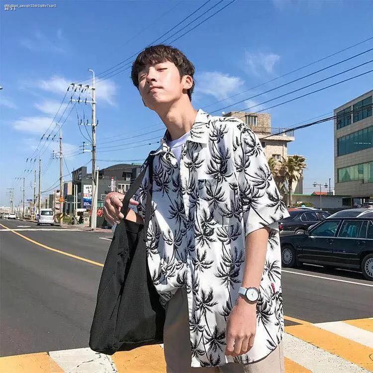 ฮ่องกงแฟชั่นย้อนยุคลายมะพร้าวเสื้อแขนสั้นชายเสื้อหลวมบางเสื้อฮาวายป่าแขนสั้นฤดูร้อนเกาหลี
