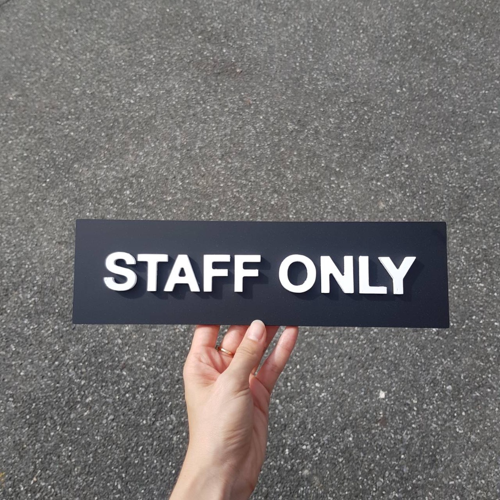 ป้าย-staff-only-ป้ายพลาสวูด-ติดตัวอักษรพลาสวูด-สวย-ป้ายติดผนัง-staff-only-signage