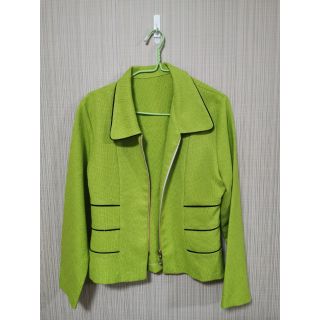 เสื้อ​ blazer สีเขียว