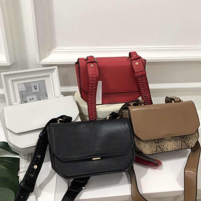 charles-and-keith-boxy-crossbody-bag-ส่งฟรีems