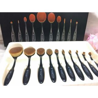 แปรงลงรองพื้น Anastasia brush