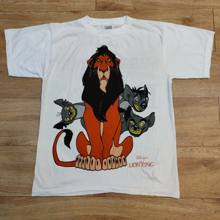 เสื้อยืดผ้าฝ้ายพิมพ์ลายขายดี [ THE LION KING ]  DISNEYs Classic Movie  tag WILD OATS เสื้อการ์ตูน ผ้าขาว