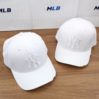 หมวก MLB สีขาว ⚪️⚪️ logo ny สีขาว ขลิบทองตรงปีกหมวก