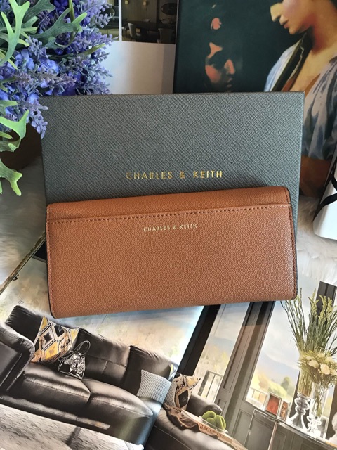 charles-amp-keith-circular-bucket-wallet-แท้outlet