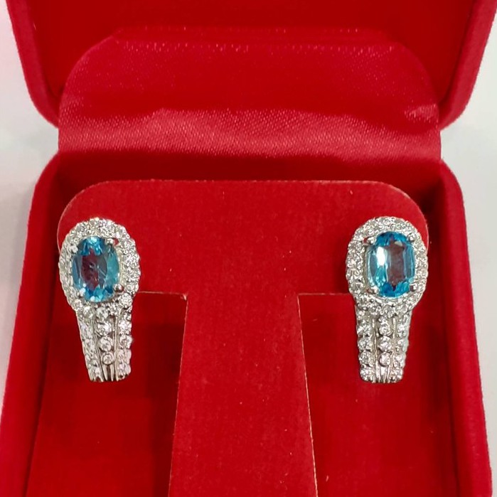 ต่างหูพลอยโทแพซสีฟ้าสด-swiss-blue-topaz-เงินแท้-92-5-ประดับด้วยเพชรรัสเซีย-รุ่น-ge2615-sbt