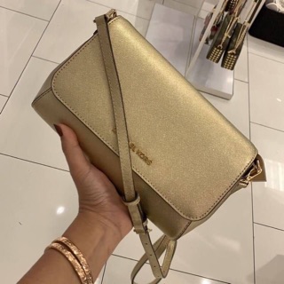 Michael kors กระเป๋าสะพาย สีทองสวยมากค่า